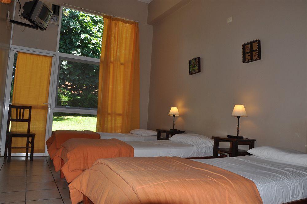 Iguazu Inn Hostel Puerto Iguazú Zewnętrze zdjęcie