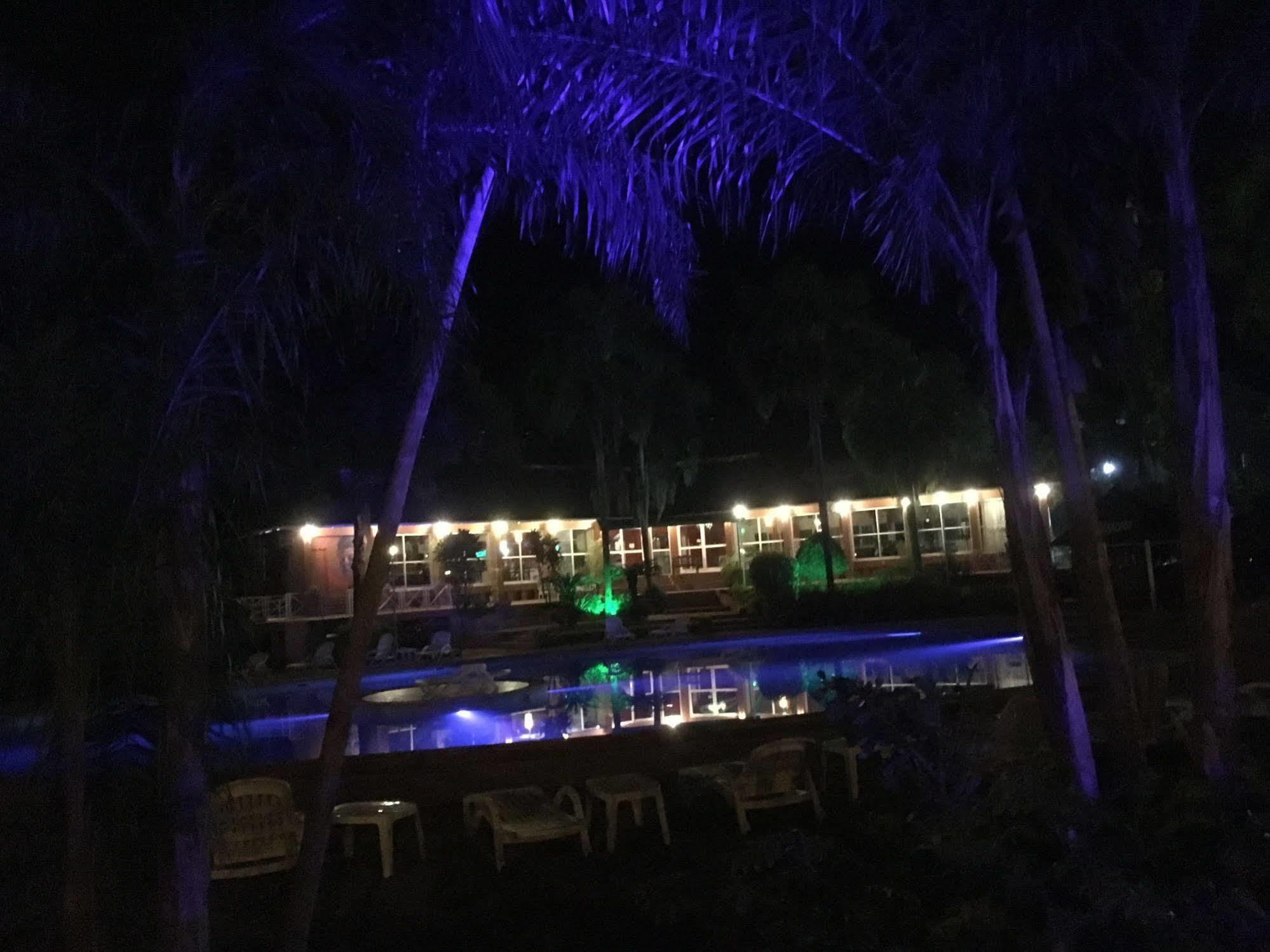 Iguazu Inn Hostel Puerto Iguazú Zewnętrze zdjęcie