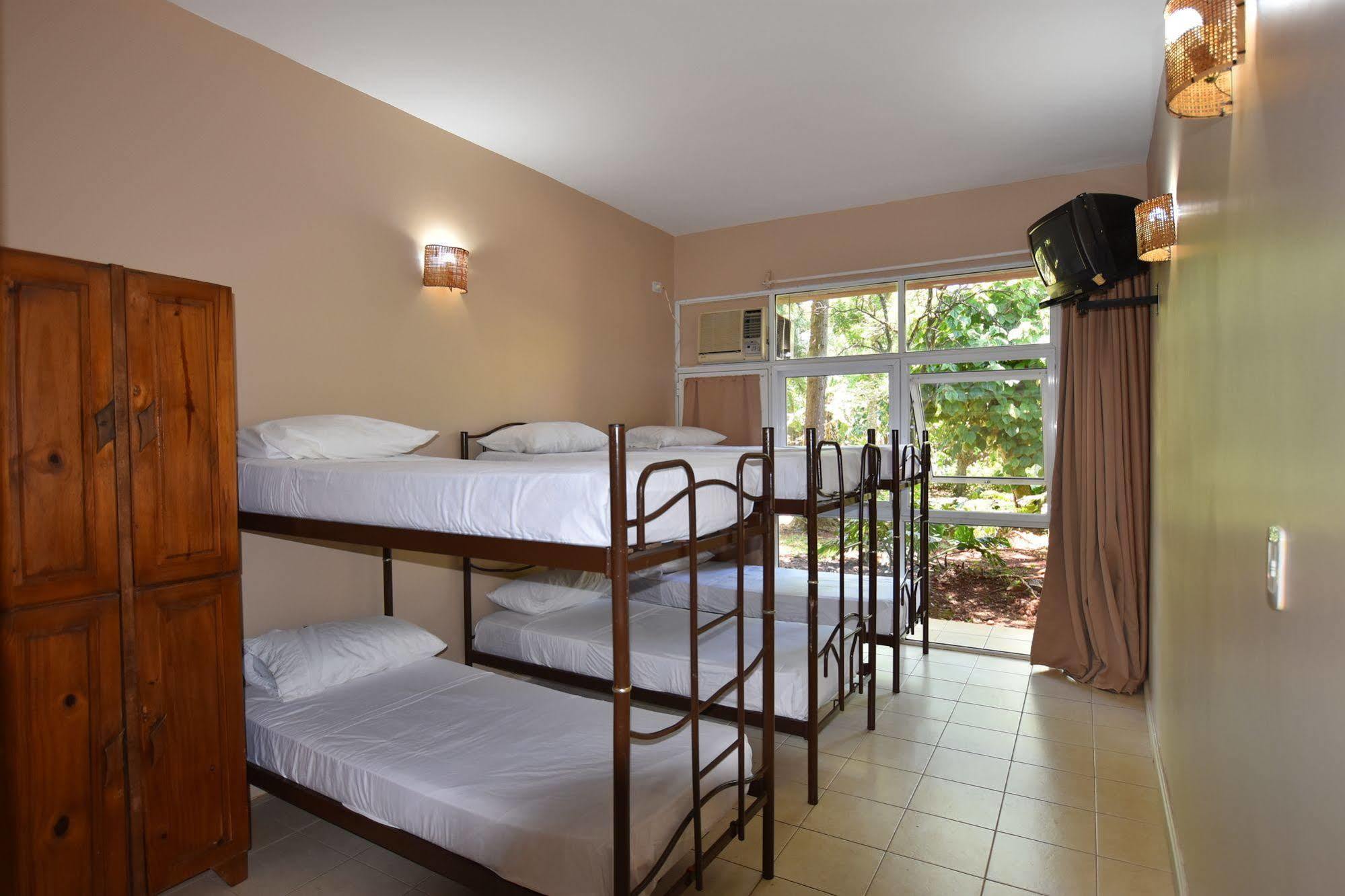 Iguazu Inn Hostel Puerto Iguazú Zewnętrze zdjęcie