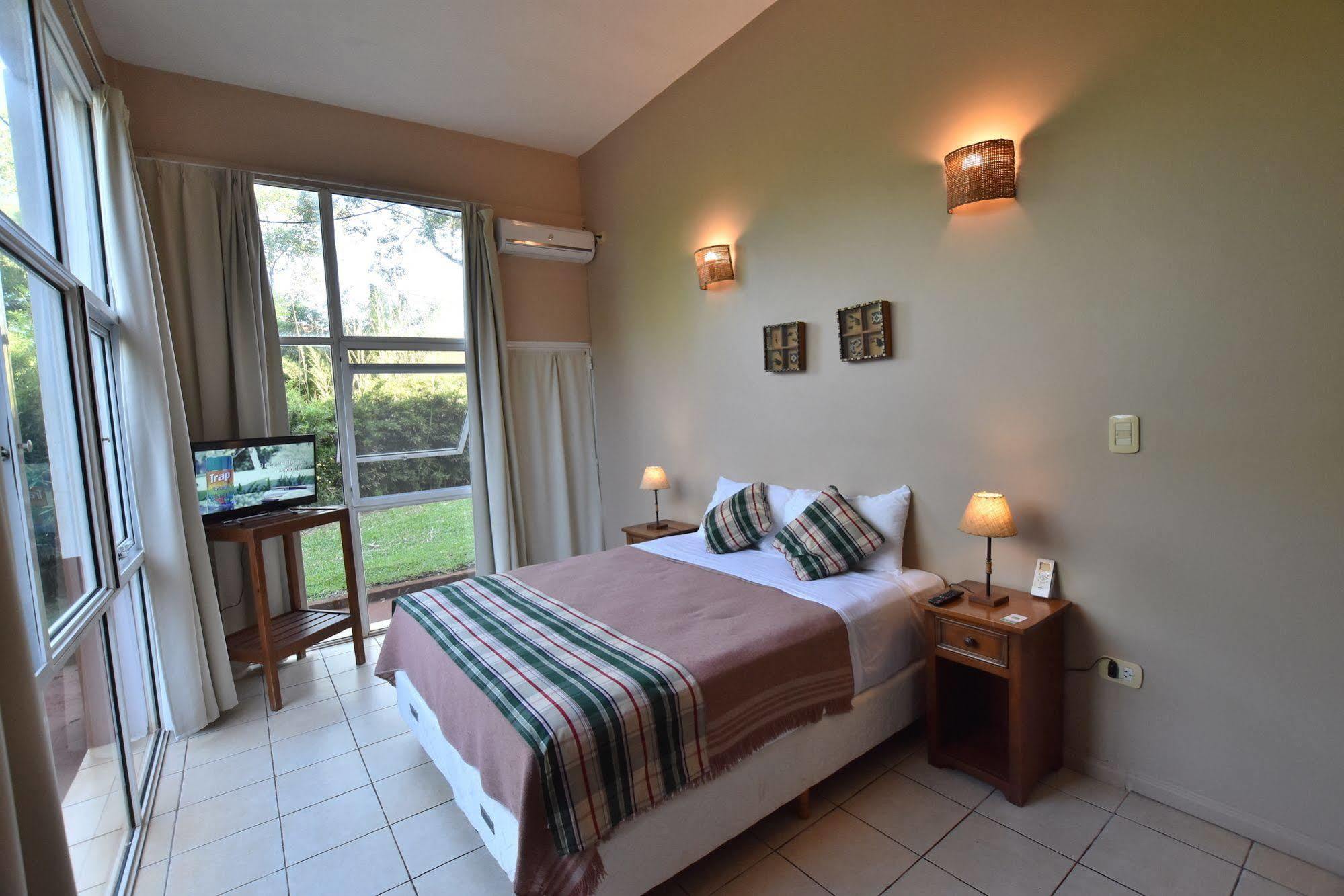 Iguazu Inn Hostel Puerto Iguazú Zewnętrze zdjęcie