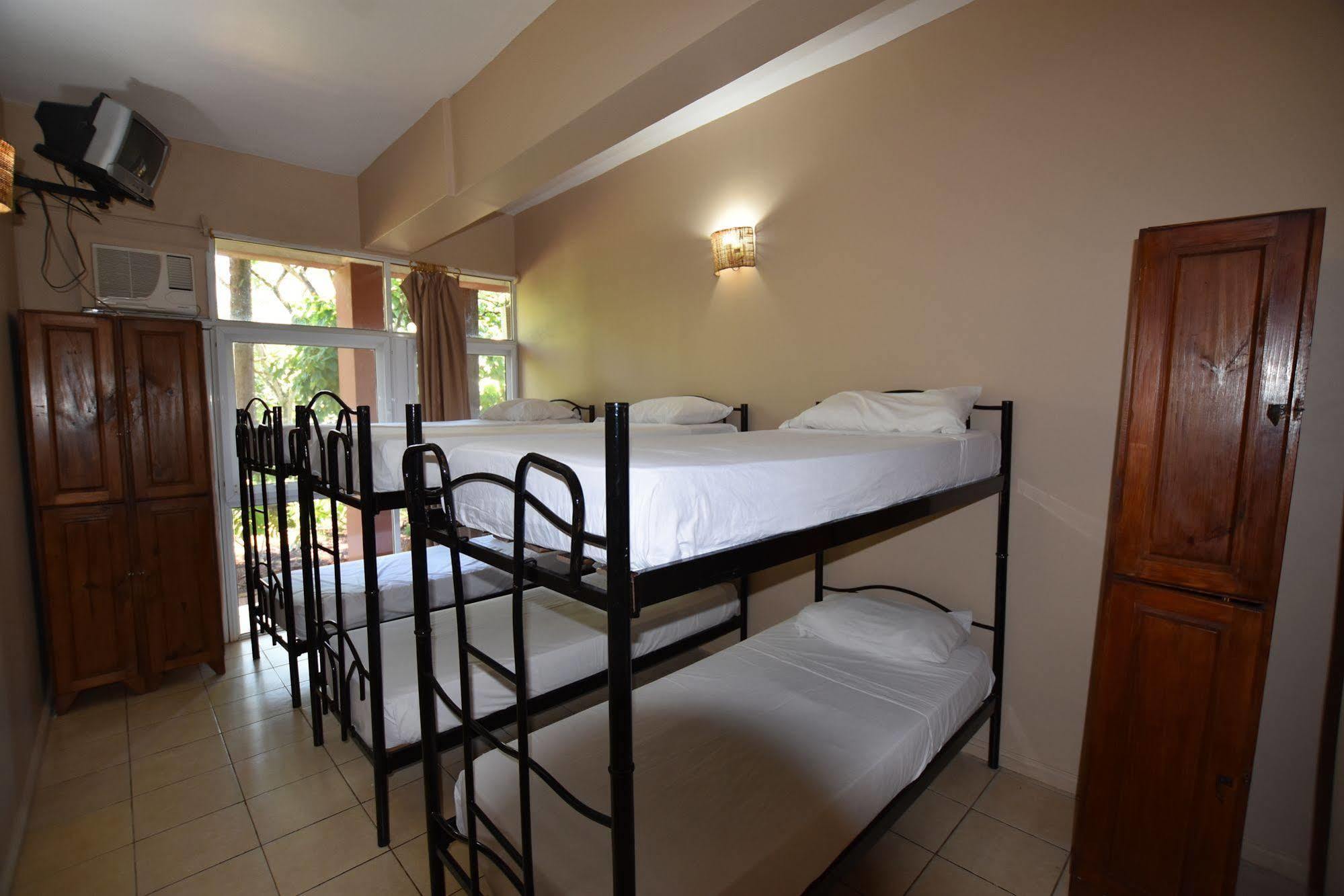 Iguazu Inn Hostel Puerto Iguazú Zewnętrze zdjęcie